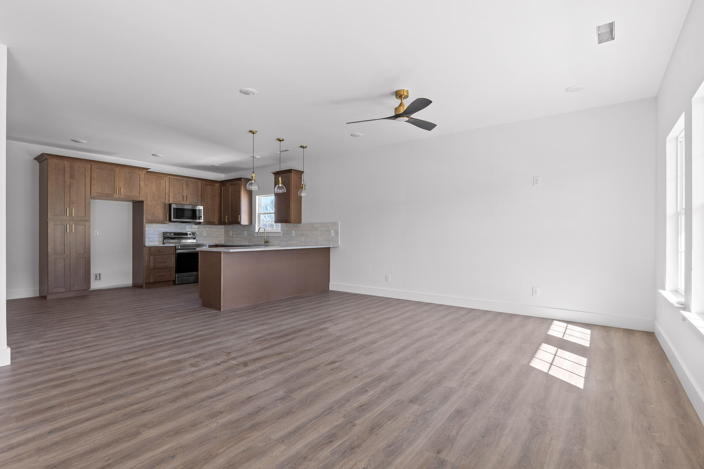 Chattanooga, Tennessee 37406, United States, 3 Bedrooms Bedrooms, ,2 BathroomsBathrooms,Residential,Contingent,9055