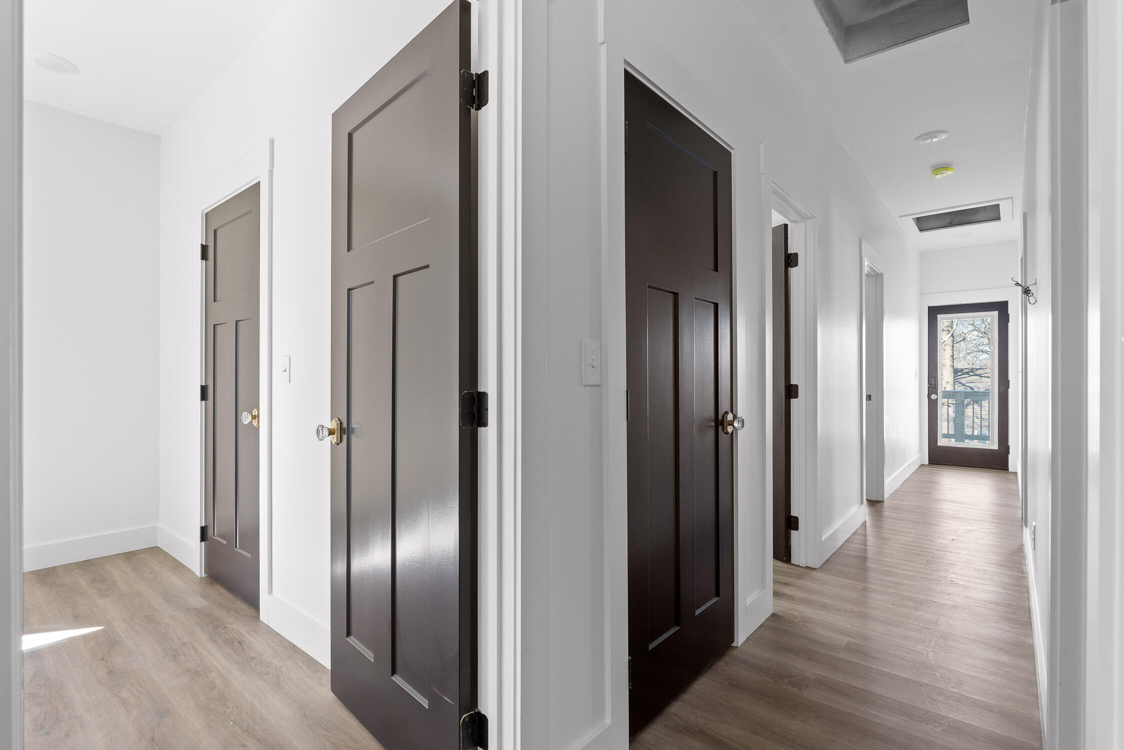 Chattanooga, Tennessee 37406, United States, 3 Bedrooms Bedrooms, ,2 BathroomsBathrooms,Residential,Contingent,9055