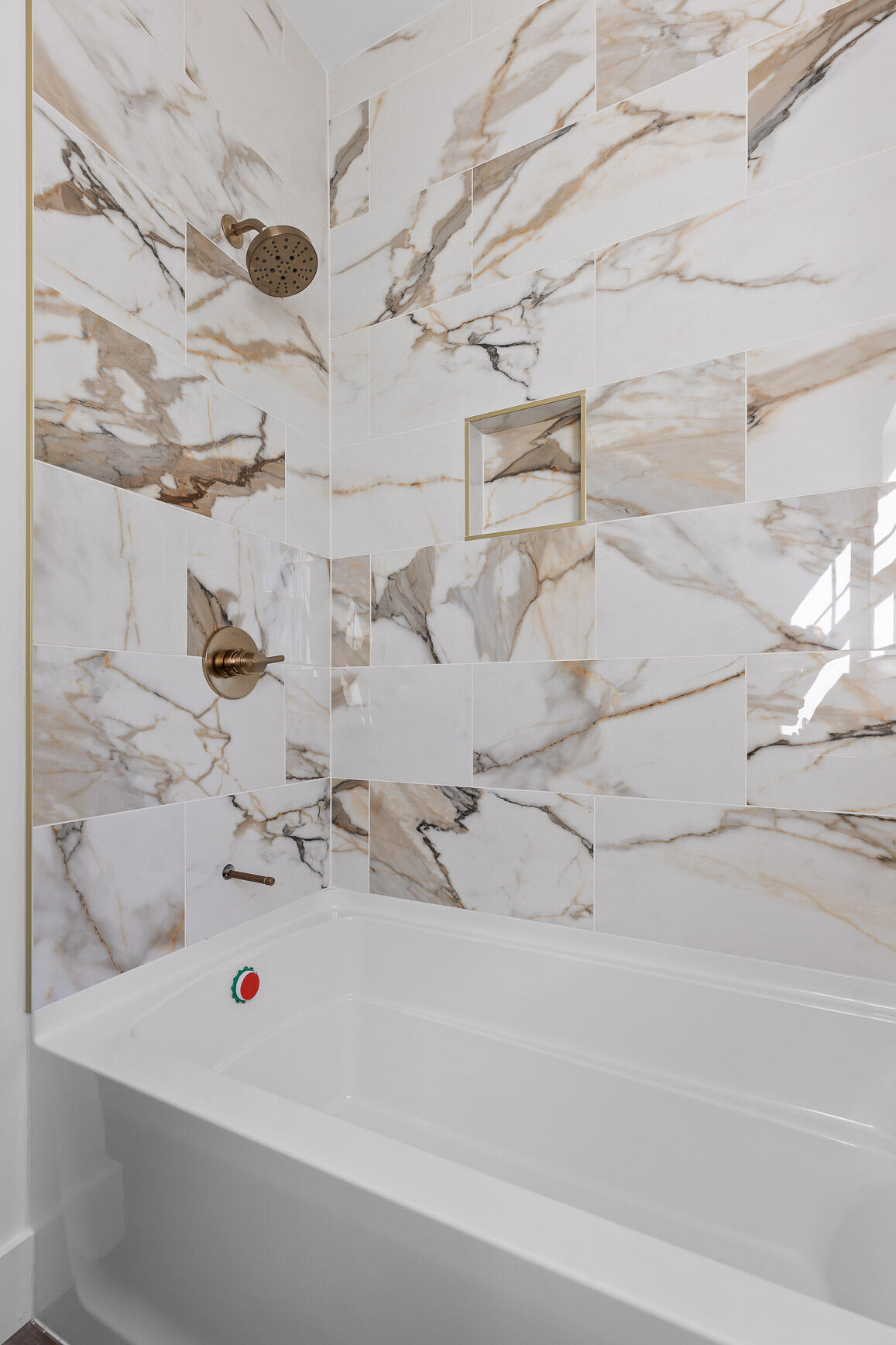 Chattanooga, Tennessee 37406, United States, 3 Bedrooms Bedrooms, ,2 BathroomsBathrooms,Residential,Contingent,9055