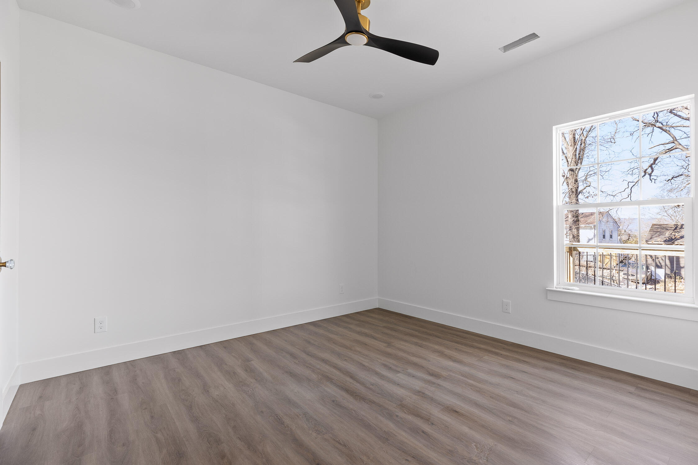 Chattanooga, Tennessee 37406, United States, 3 Bedrooms Bedrooms, ,2 BathroomsBathrooms,Residential,Contingent,9055