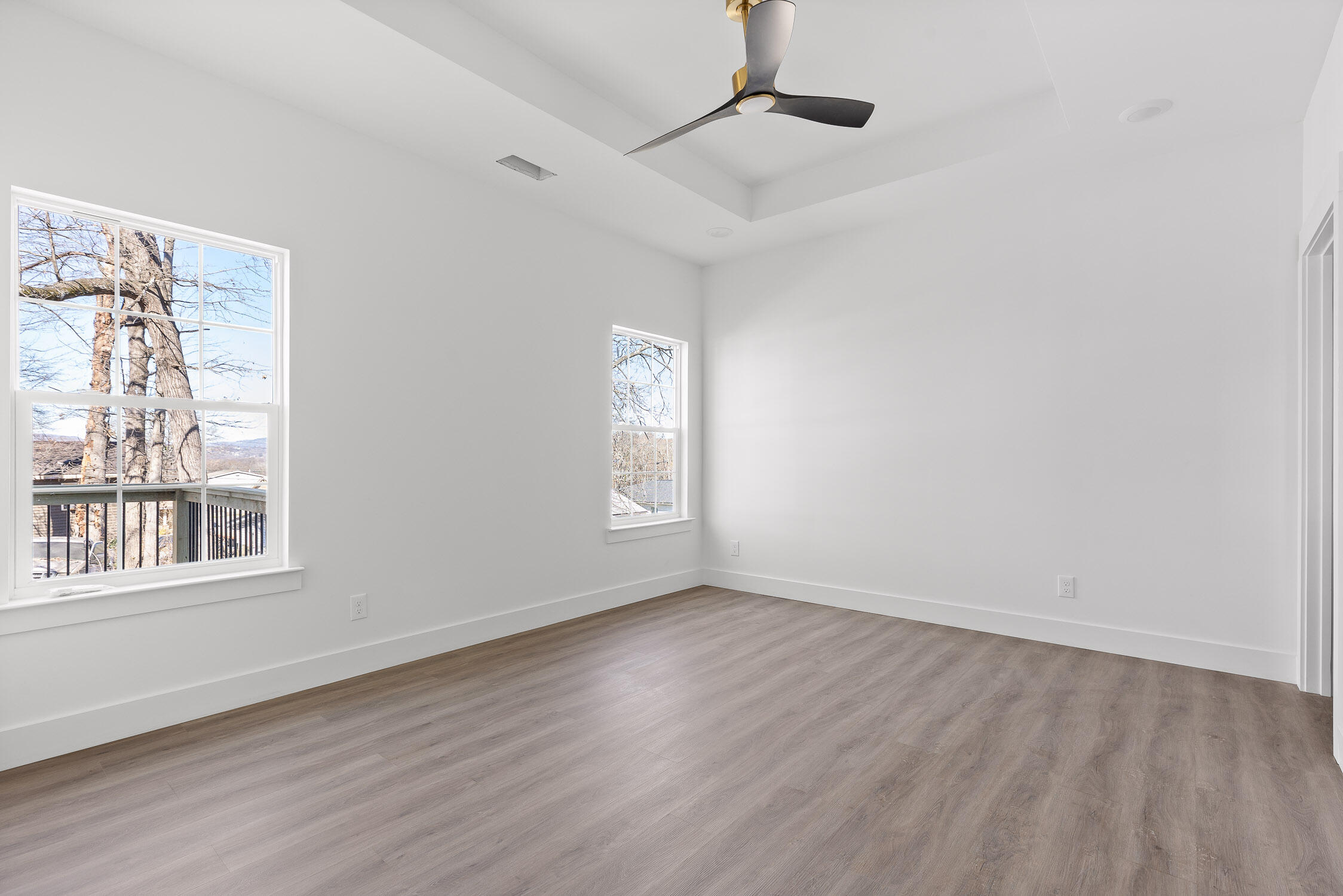 Chattanooga, Tennessee 37406, United States, 3 Bedrooms Bedrooms, ,2 BathroomsBathrooms,Residential,Contingent,9055