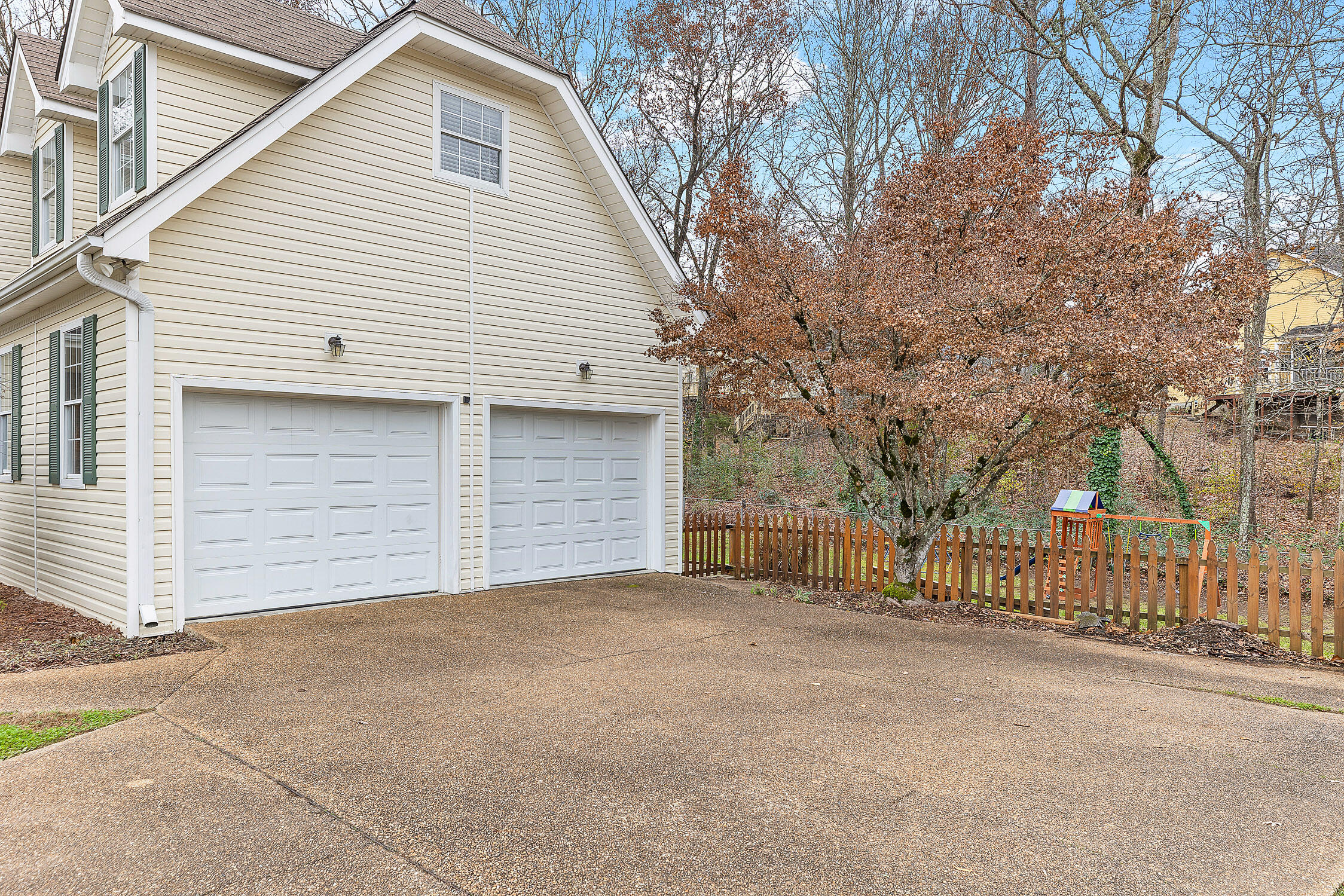 Chattanooga, Tennessee 37421, United States, 4 Bedrooms Bedrooms, ,3 BathroomsBathrooms,Residential,Contingent,25115