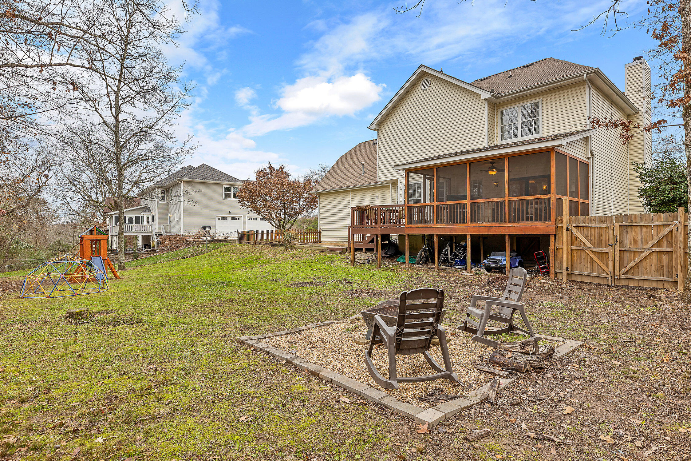 Chattanooga, Tennessee 37421, United States, 4 Bedrooms Bedrooms, ,3 BathroomsBathrooms,Residential,Contingent,25115