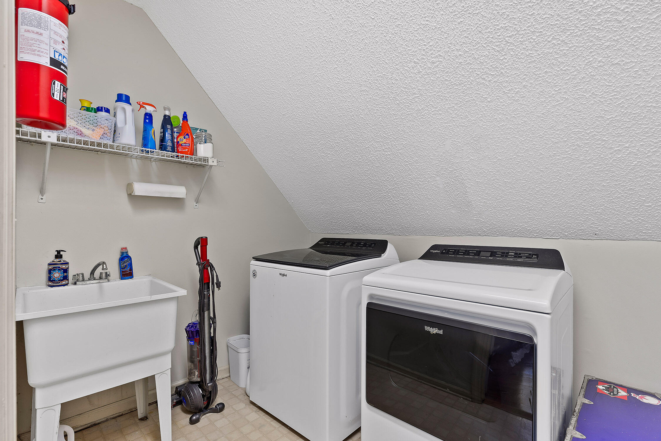 Chattanooga, Tennessee 37421, United States, 4 Bedrooms Bedrooms, ,3 BathroomsBathrooms,Residential,Contingent,25115