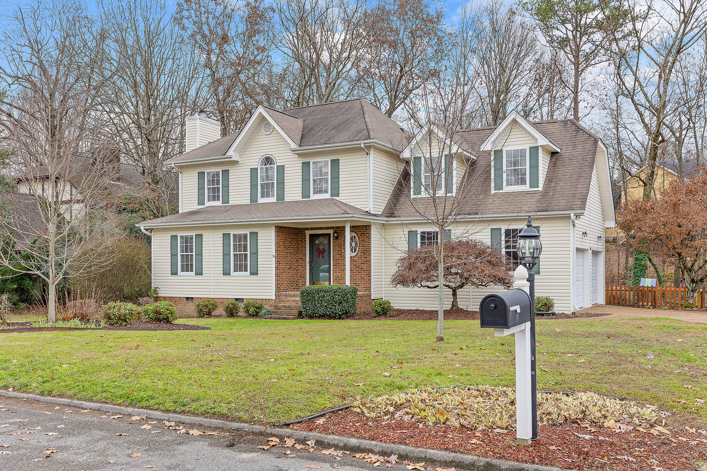 Chattanooga, Tennessee 37421, United States, 4 Bedrooms Bedrooms, ,3 BathroomsBathrooms,Residential,Contingent,25115