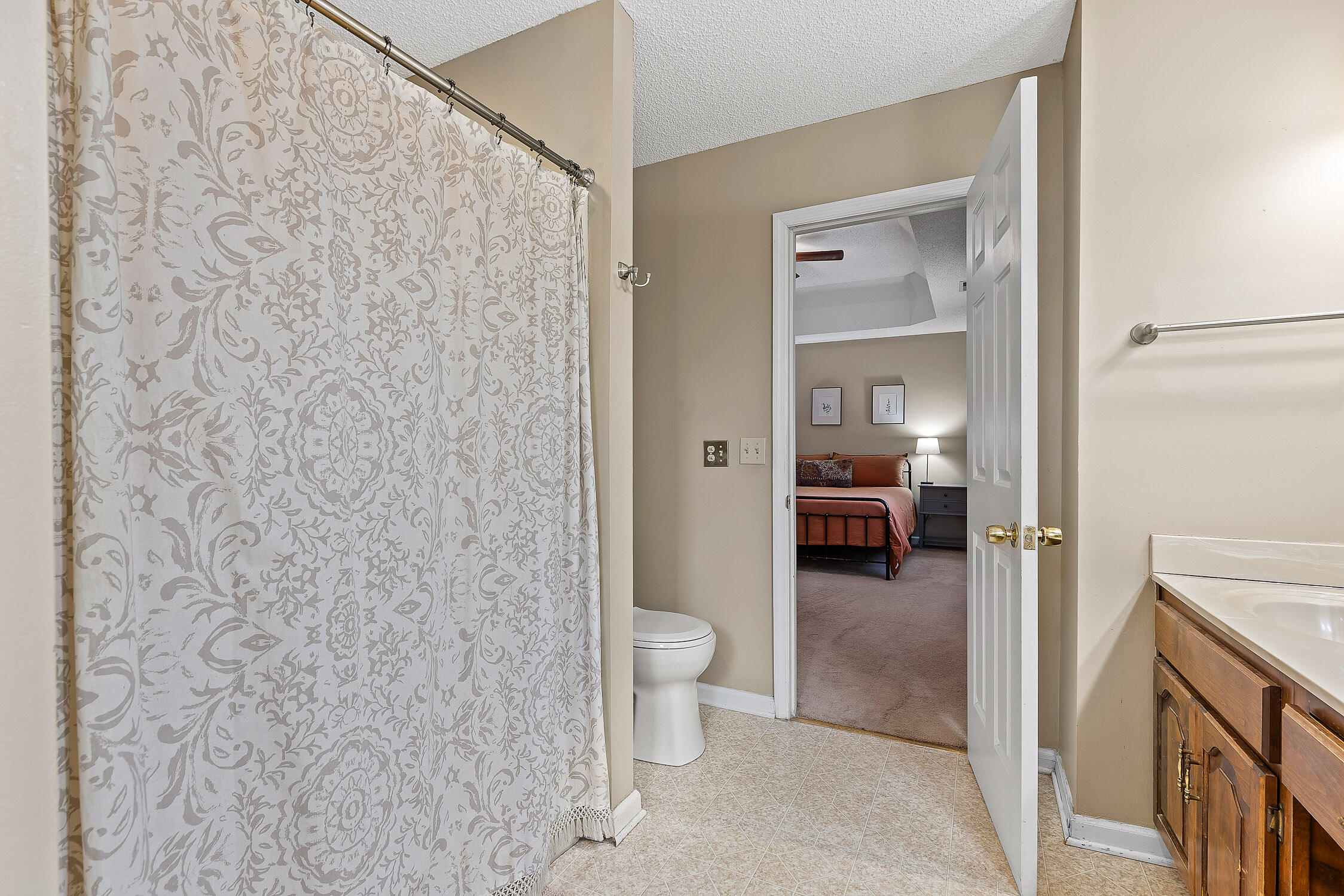 Chattanooga, Tennessee 37421, United States, 4 Bedrooms Bedrooms, ,3 BathroomsBathrooms,Residential,Contingent,25115