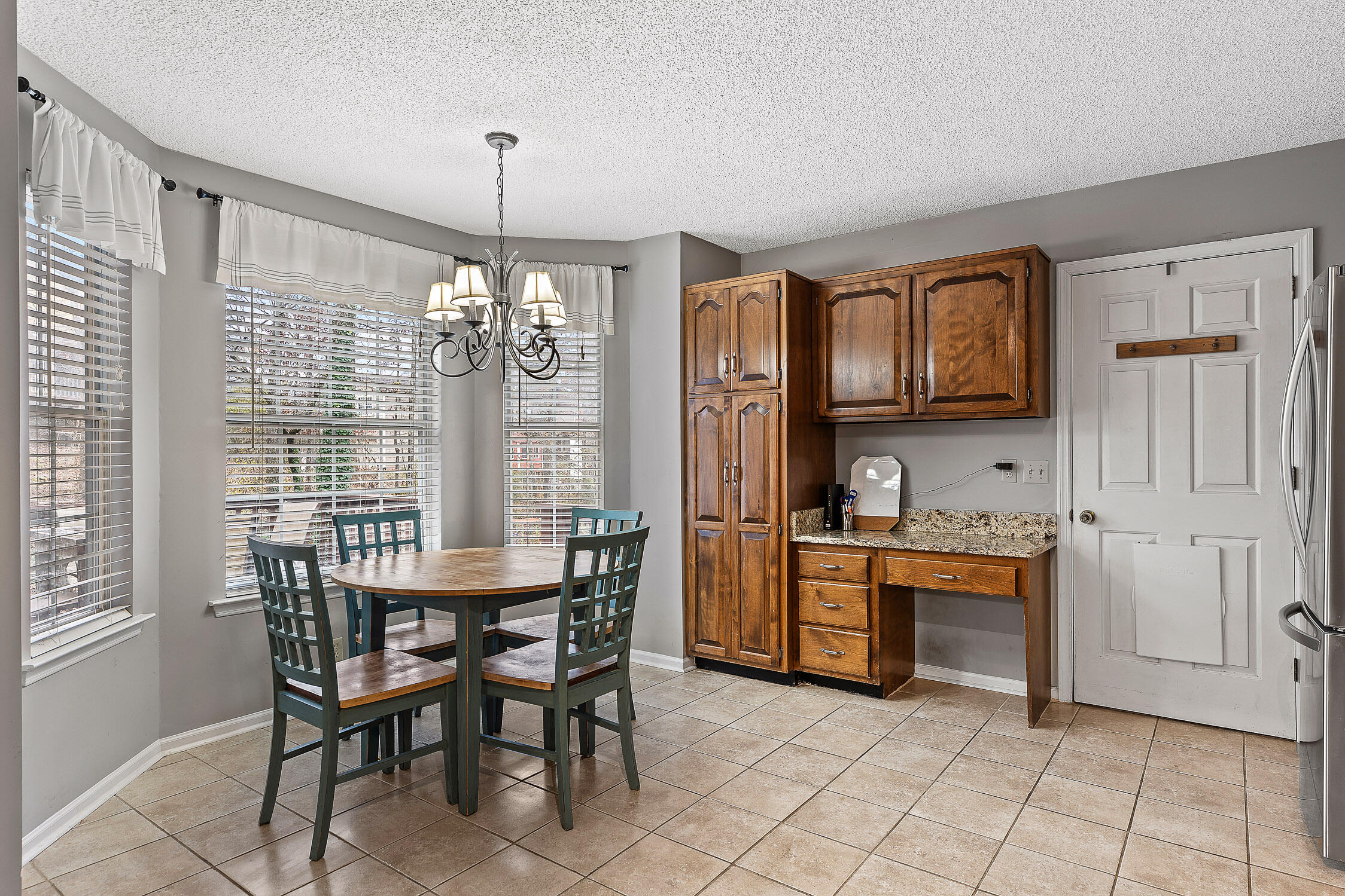 Chattanooga, Tennessee 37421, United States, 4 Bedrooms Bedrooms, ,3 BathroomsBathrooms,Residential,Contingent,25115