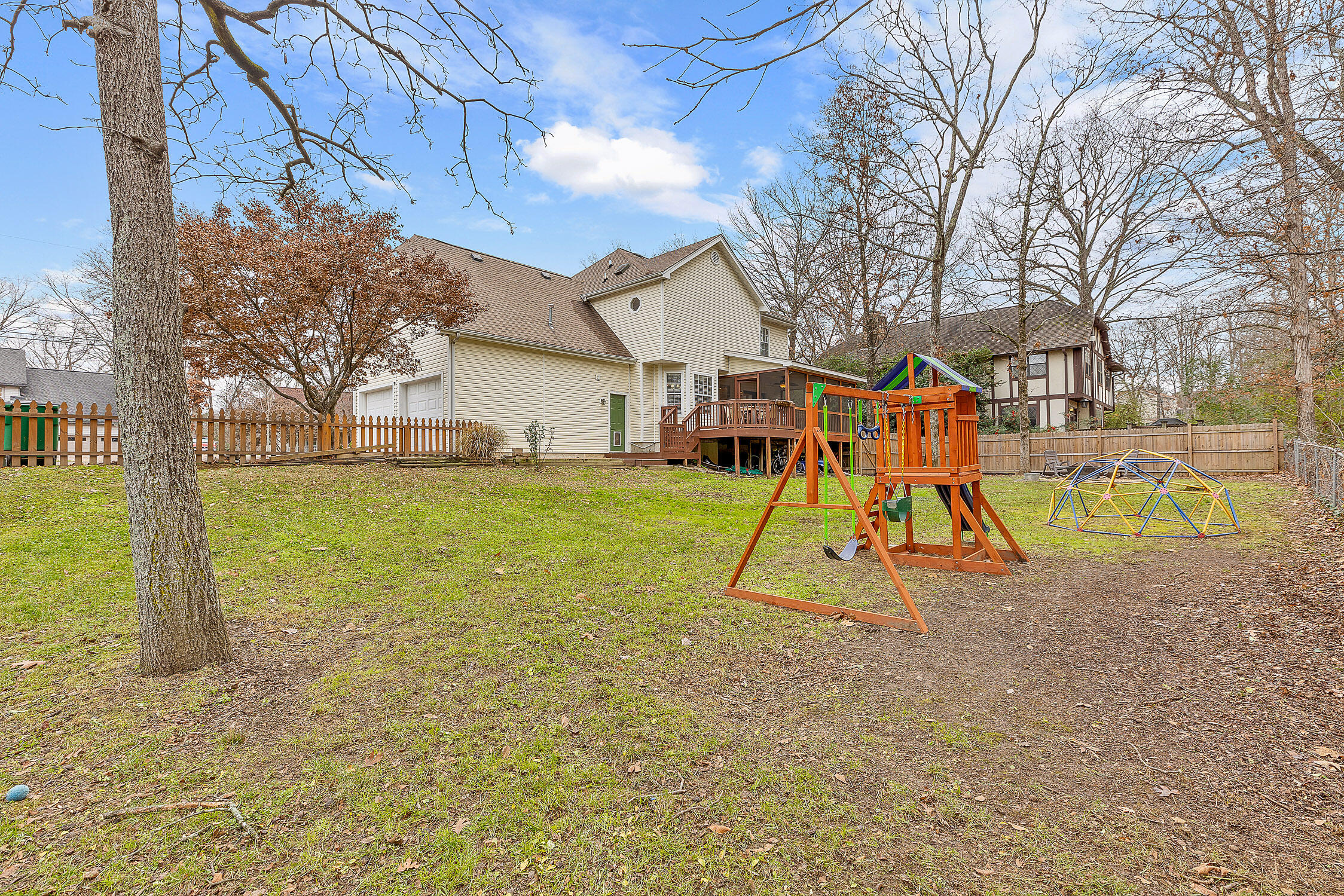 Chattanooga, Tennessee 37421, United States, 4 Bedrooms Bedrooms, ,3 BathroomsBathrooms,Residential,Contingent,25115