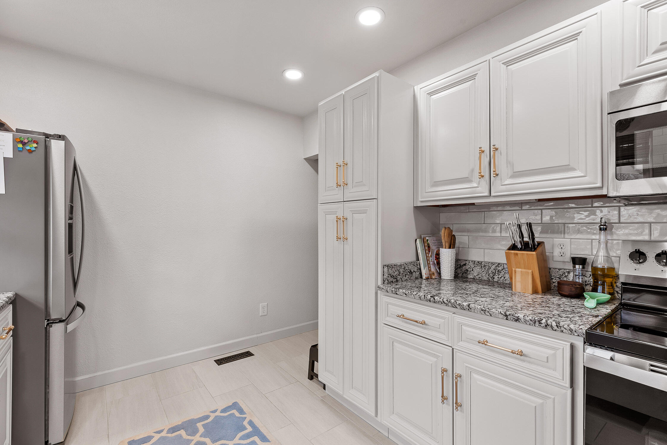 Chattanooga, Tennessee 37415, United States, 3 Bedrooms Bedrooms, ,2 BathroomsBathrooms,Residential,Contingent,19401