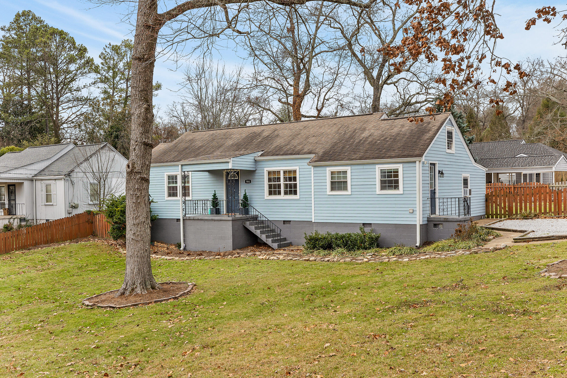 Chattanooga, Tennessee 37415, United States, 3 Bedrooms Bedrooms, ,2 BathroomsBathrooms,Residential,Contingent,19401