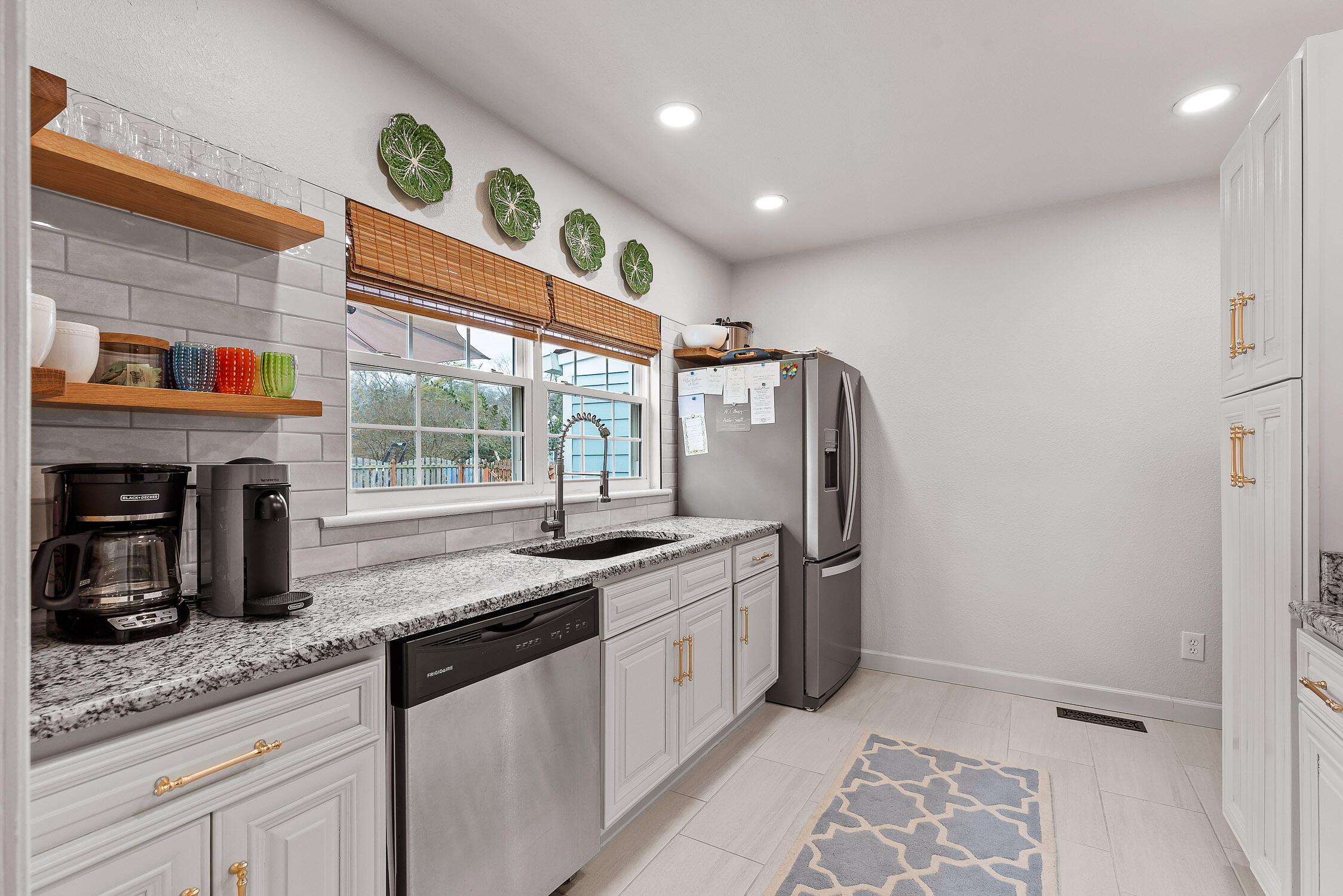 Chattanooga, Tennessee 37415, United States, 3 Bedrooms Bedrooms, ,2 BathroomsBathrooms,Residential,Contingent,19401