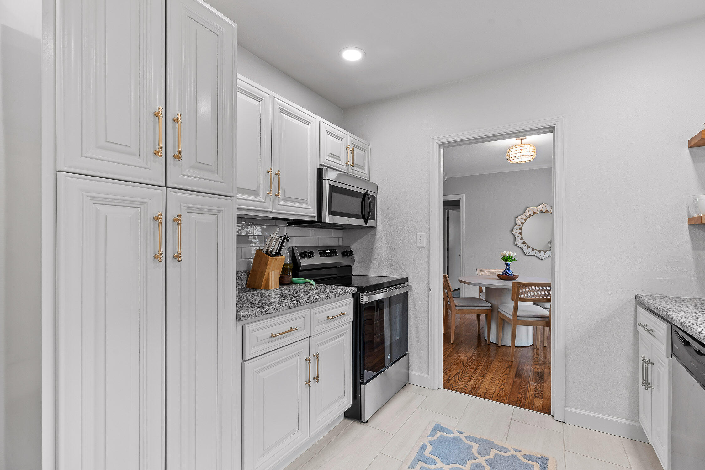 Chattanooga, Tennessee 37415, United States, 3 Bedrooms Bedrooms, ,2 BathroomsBathrooms,Residential,Contingent,19401