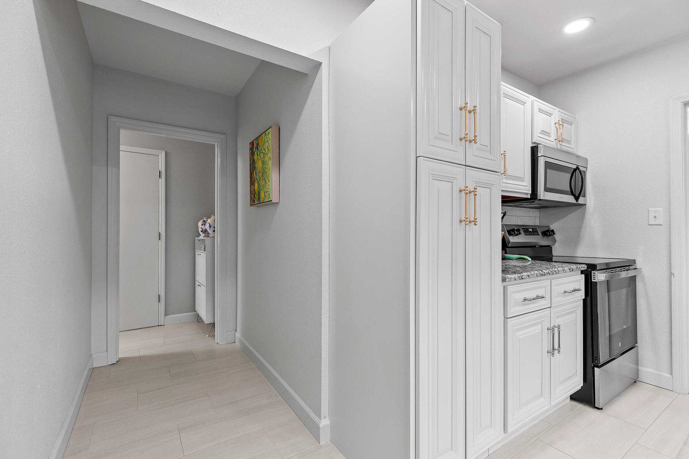 Chattanooga, Tennessee 37415, United States, 3 Bedrooms Bedrooms, ,2 BathroomsBathrooms,Residential,Contingent,19401