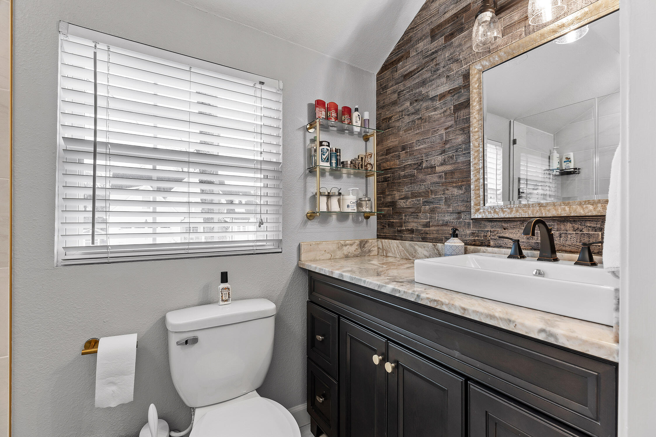 Chattanooga, Tennessee 37415, United States, 3 Bedrooms Bedrooms, ,2 BathroomsBathrooms,Residential,Contingent,19401