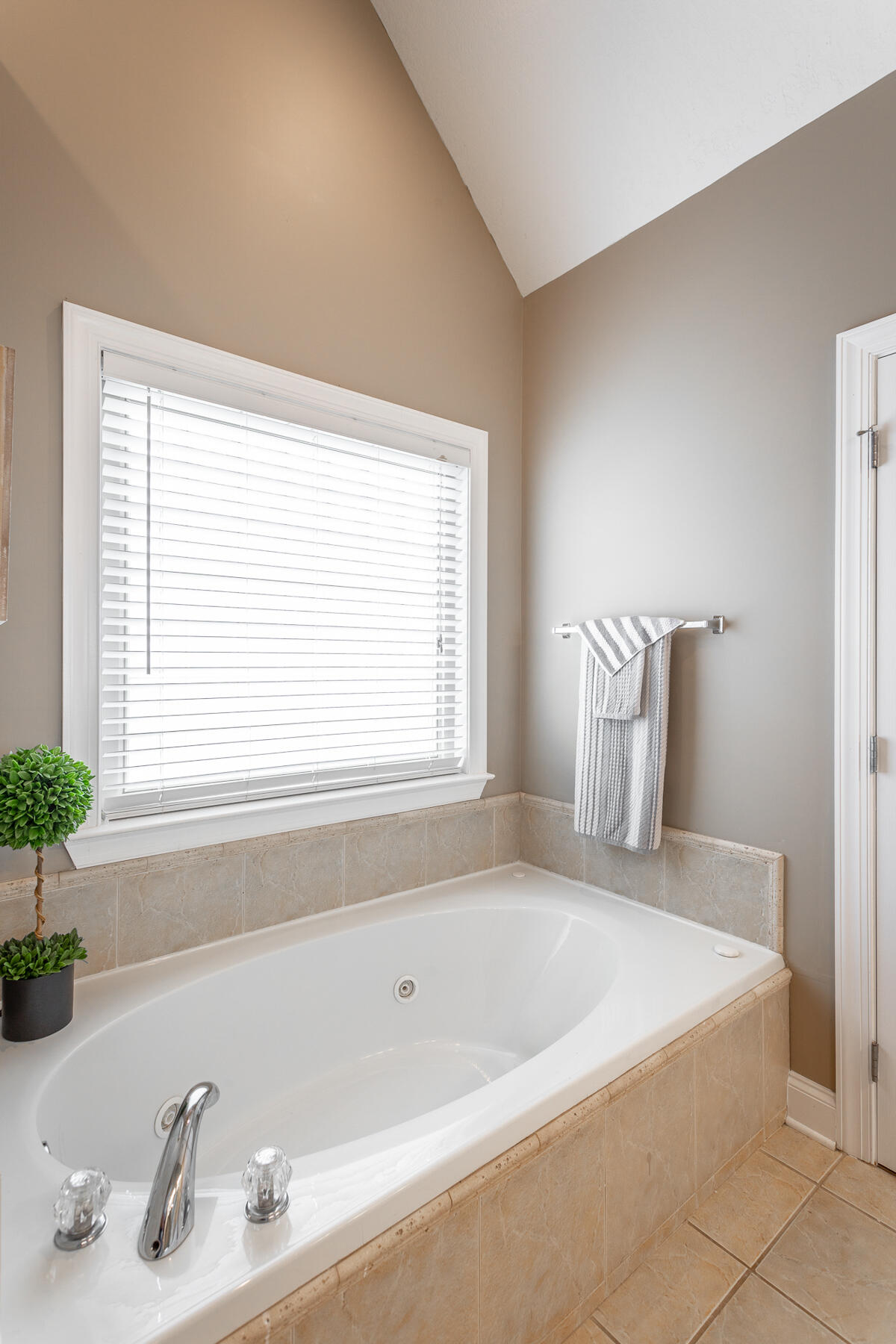 8415 Streamside Drive, Ooltewah, Tennessee image 32