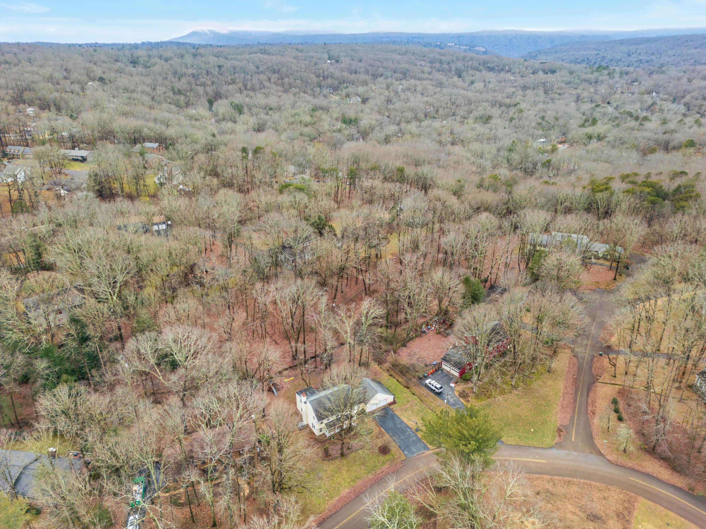 Signal Mountain, Tennessee 37377, United States, 4 Bedrooms Bedrooms, ,3 BathroomsBathrooms,Residential,Contingent,12029