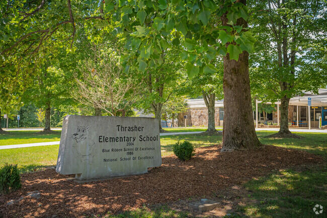 Signal Mountain, Tennessee 37377, United States, 4 Bedrooms Bedrooms, ,3 BathroomsBathrooms,Residential,Contingent,12029