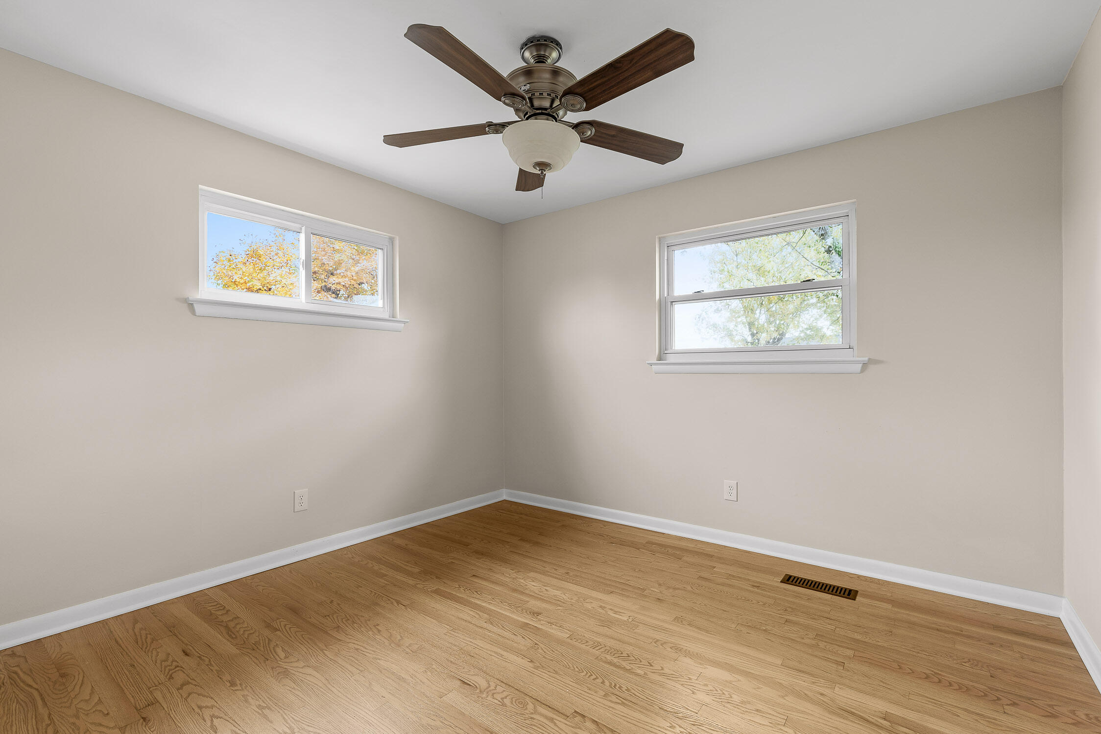 Chattanooga, Tennessee 37421, United States, 3 Bedrooms Bedrooms, ,2 BathroomsBathrooms,Residential,Active,222737