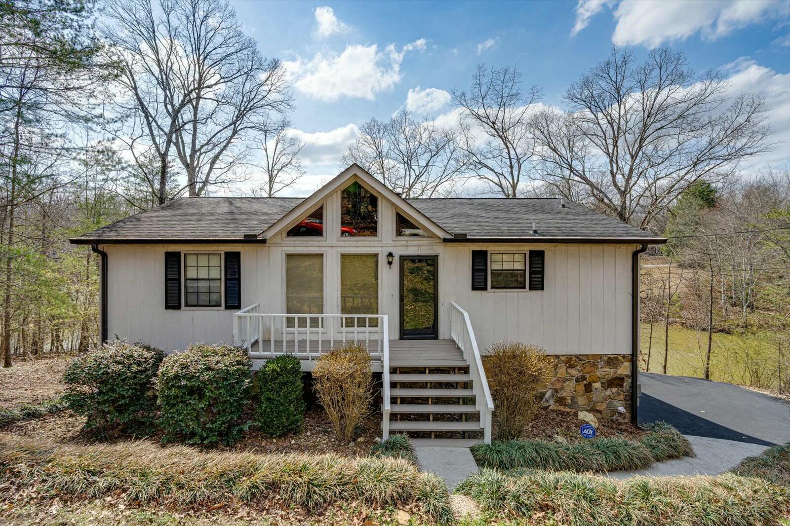2502 Hunt Heights Drive, Soddy Daisy, Tennessee image 1