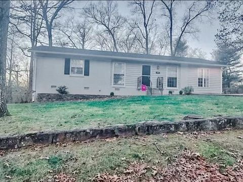 Photo of 702 Albert Road Rd, Signal Mountain, TN 37377 (MLS # 1526873)