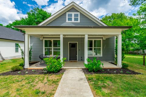Homes For Sale - 3006 E Crescent Circle<br/> Chattanooga, TN 37407