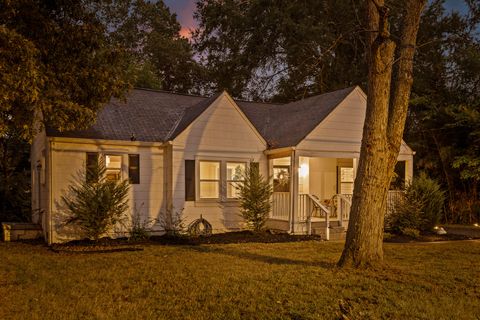 Tiny photo for 104 N Moore Road, Chattanooga, TN 37411 (MLS # 1528512)