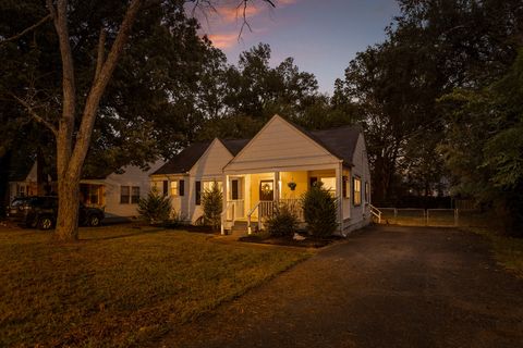 Tiny photo for 104 N Moore Road, Chattanooga, TN 37411 (MLS # 1528512)