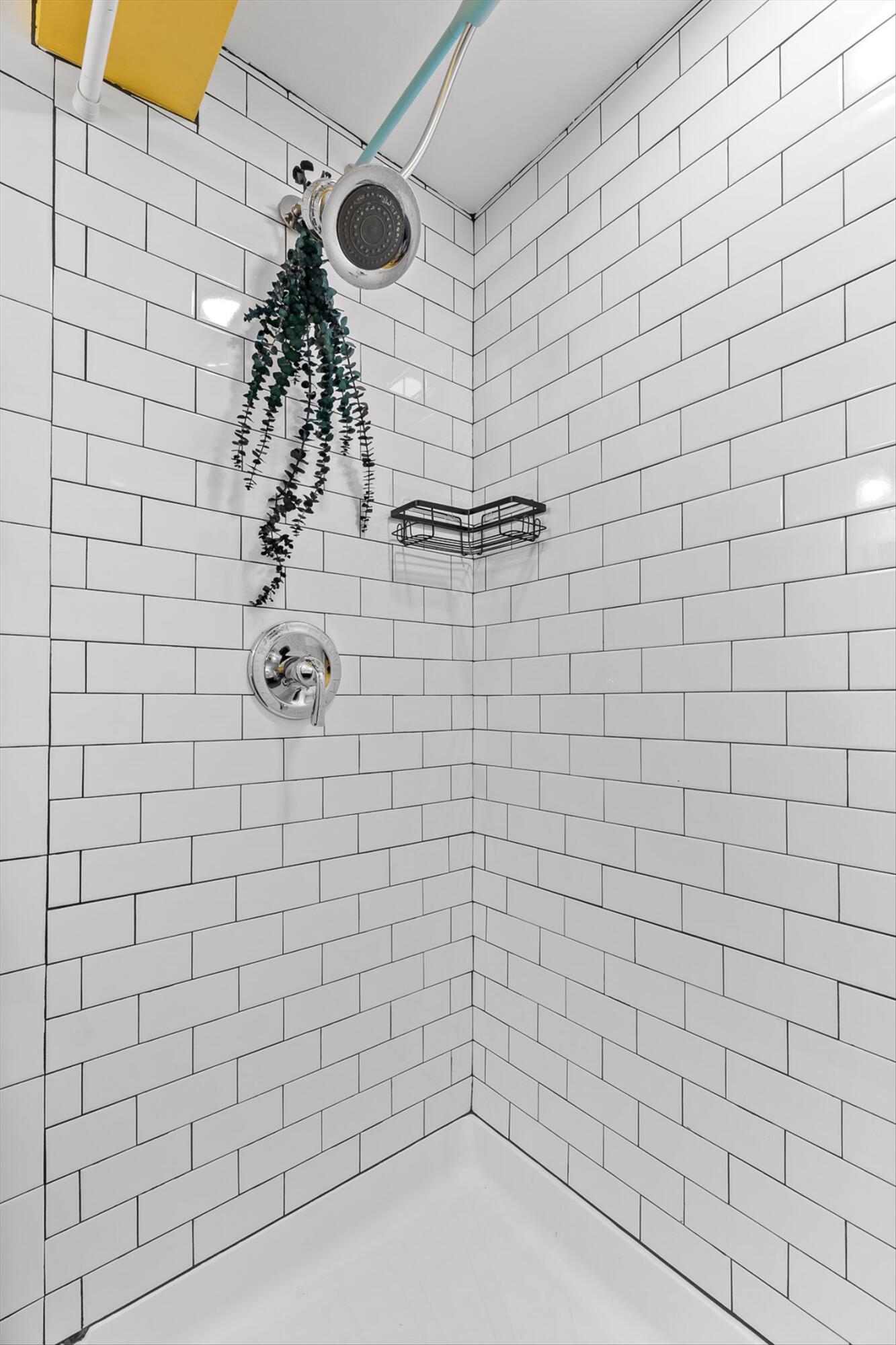 Chattanooga, Tennessee 37411, United States, 4 Bedrooms Bedrooms, ,2 BathroomsBathrooms,Residential,Contingent,150748