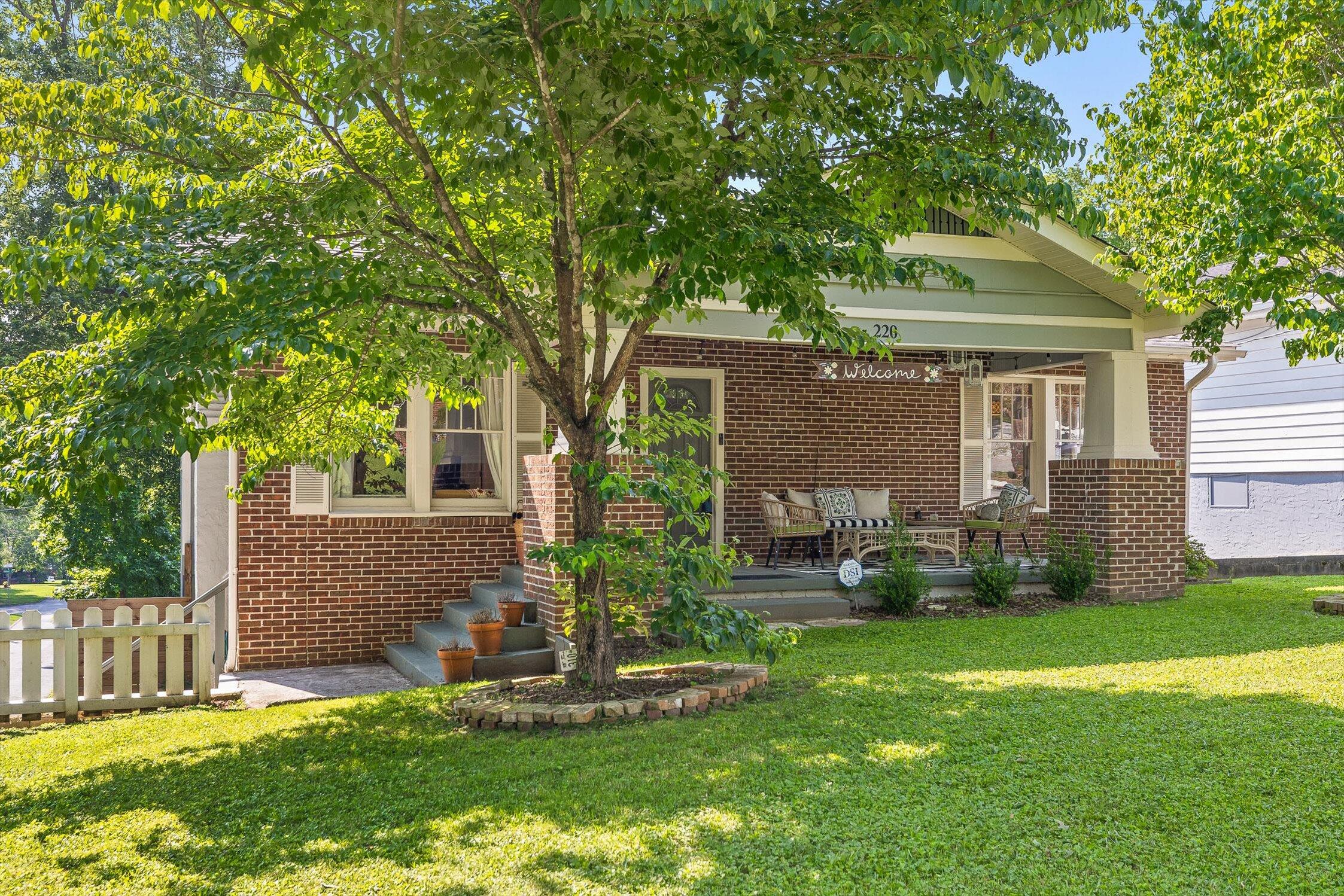 Chattanooga, Tennessee 37411, United States, 4 Bedrooms Bedrooms, ,2 BathroomsBathrooms,Residential,Contingent,150748