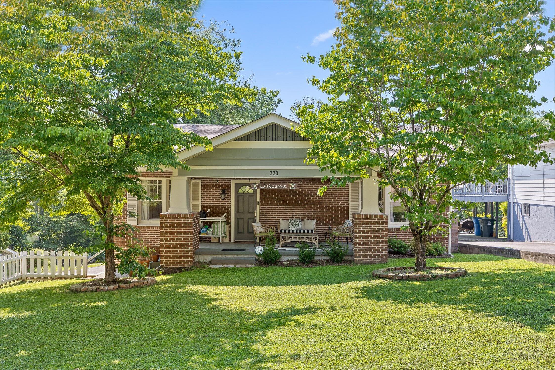 Chattanooga, Tennessee 37411, United States, 4 Bedrooms Bedrooms, ,2 BathroomsBathrooms,Residential,Contingent,150748