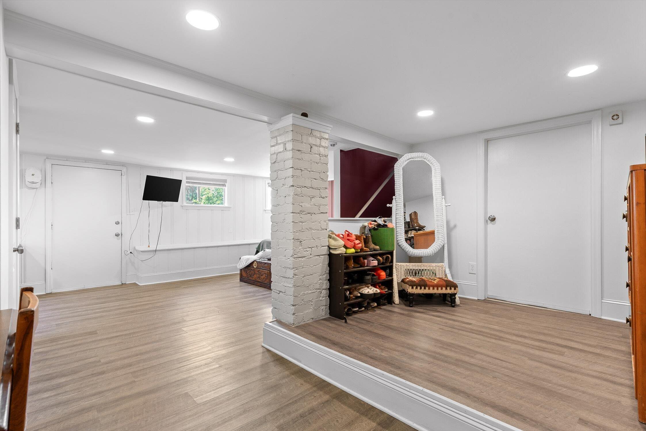 Chattanooga, Tennessee 37411, United States, 4 Bedrooms Bedrooms, ,2 BathroomsBathrooms,Residential,Contingent,150748