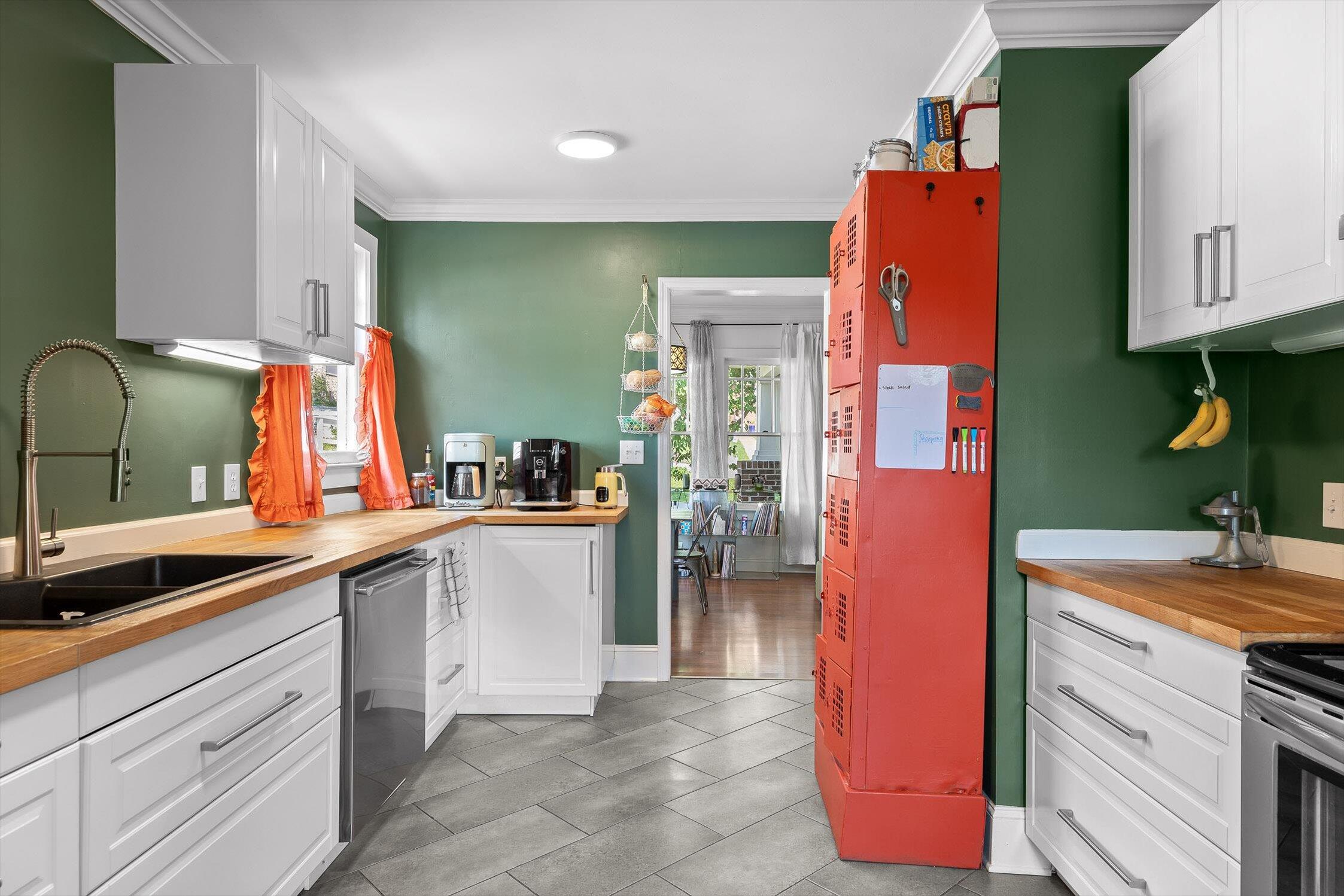 Chattanooga, Tennessee 37411, United States, 4 Bedrooms Bedrooms, ,2 BathroomsBathrooms,Residential,Contingent,150748