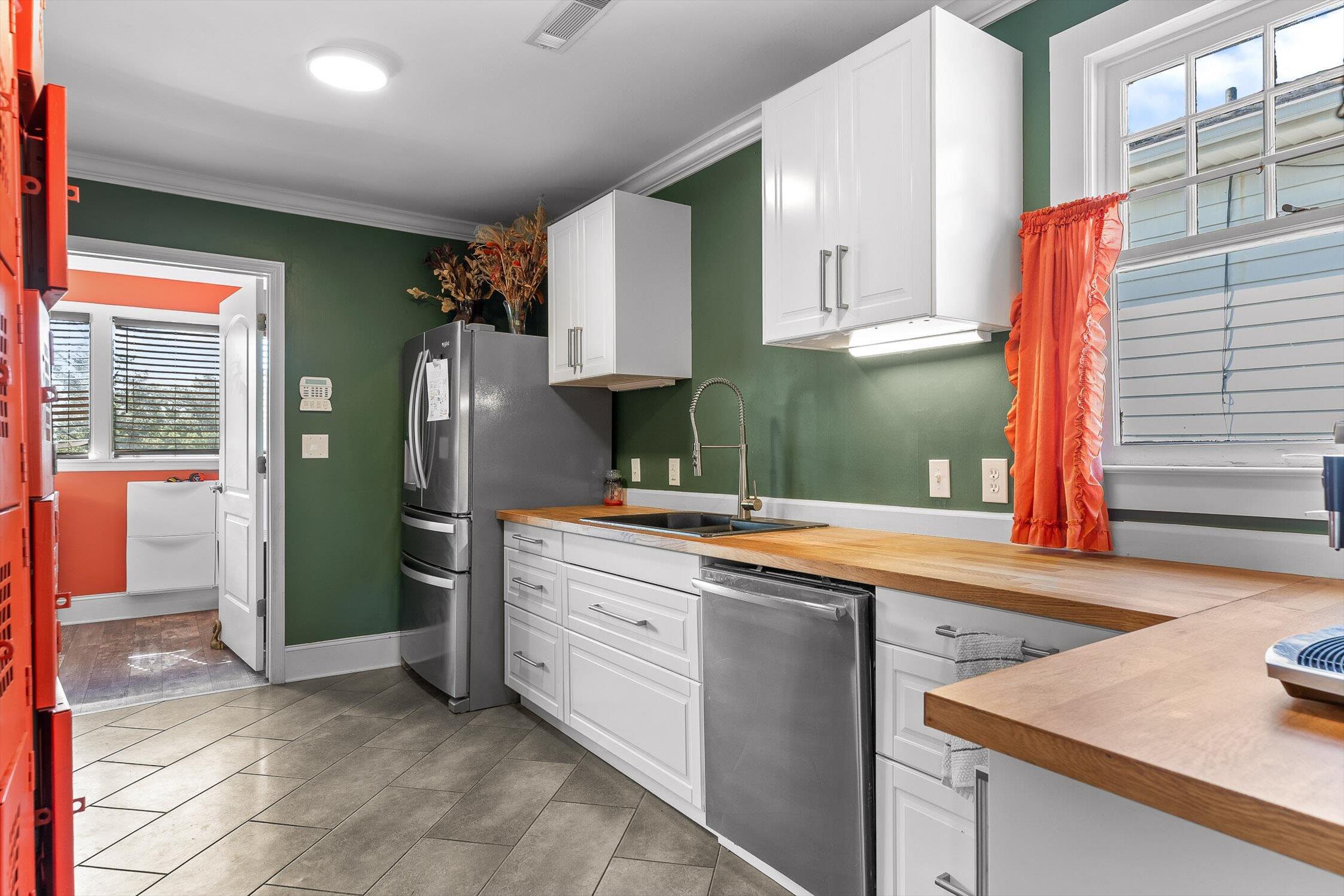 Chattanooga, Tennessee 37411, United States, 4 Bedrooms Bedrooms, ,2 BathroomsBathrooms,Residential,Contingent,150748