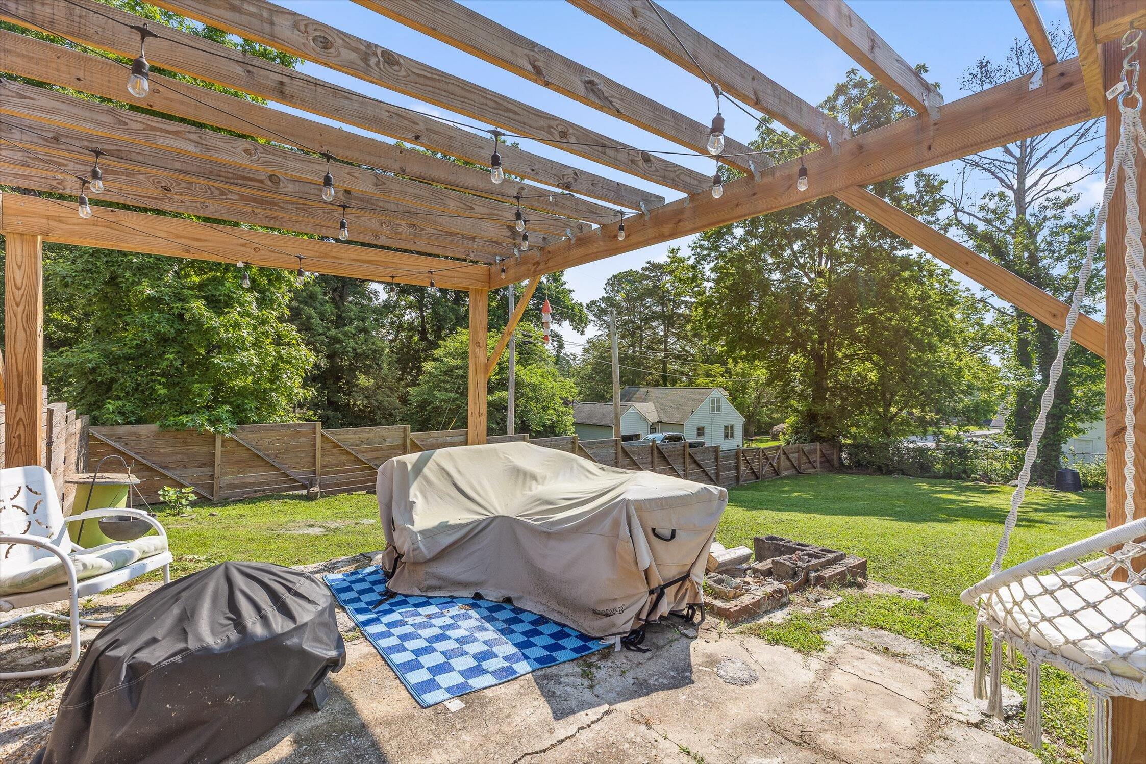 Chattanooga, Tennessee 37411, United States, 4 Bedrooms Bedrooms, ,2 BathroomsBathrooms,Residential,Contingent,150748