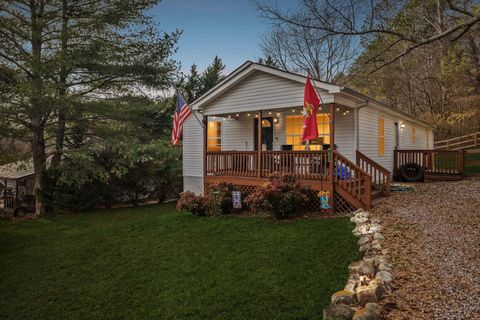 Photo of 617 Bradley Avenue, LaFayette, GA 30728 (MLS # 1528540)