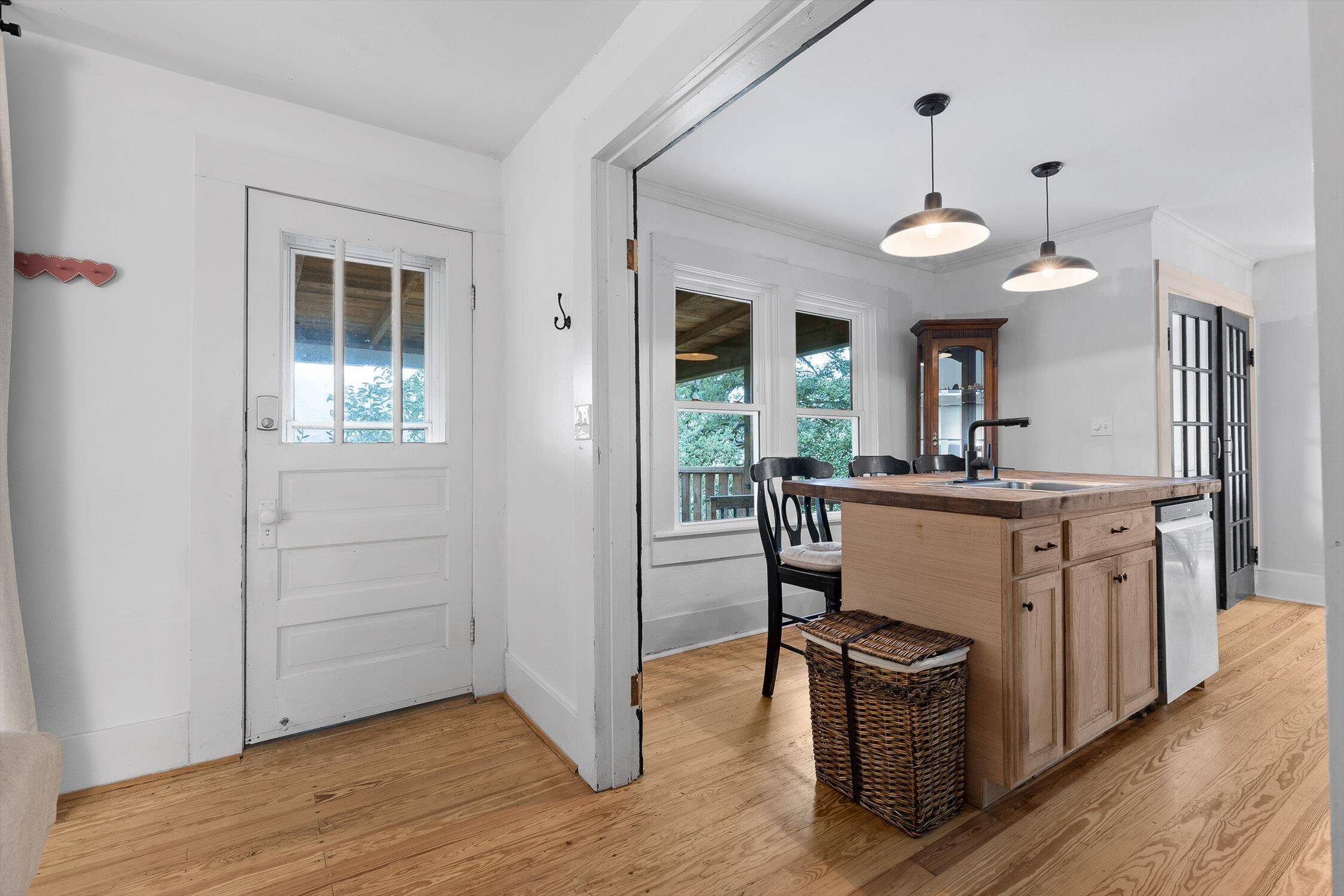 Chattanooga, Tennessee 37405, United States, 2 Bedrooms Bedrooms, ,1 BathroomBathrooms,Residential,Pending,235987