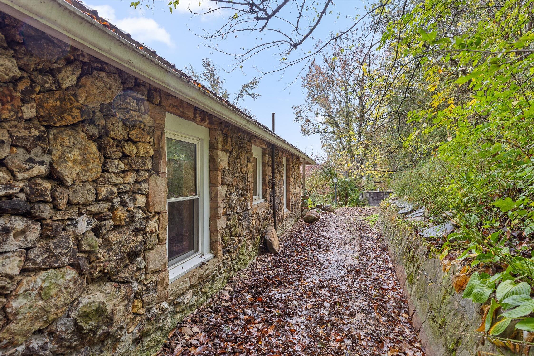 Chattanooga, Tennessee 37405, United States, 2 Bedrooms Bedrooms, ,1 BathroomBathrooms,Residential,Pending,235987