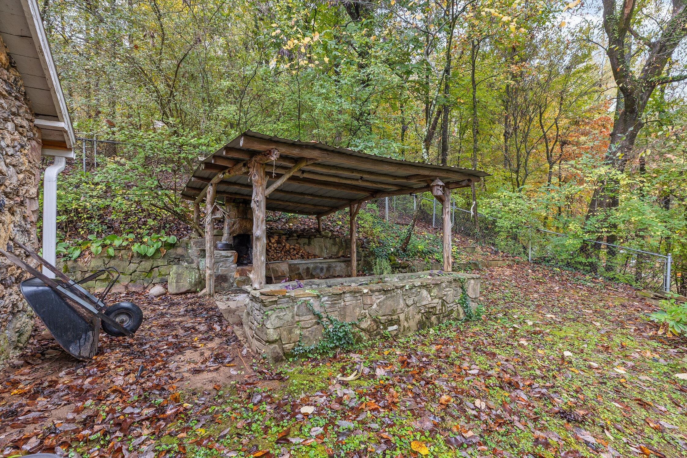 Chattanooga, Tennessee 37405, United States, 2 Bedrooms Bedrooms, ,1 BathroomBathrooms,Residential,Pending,235987