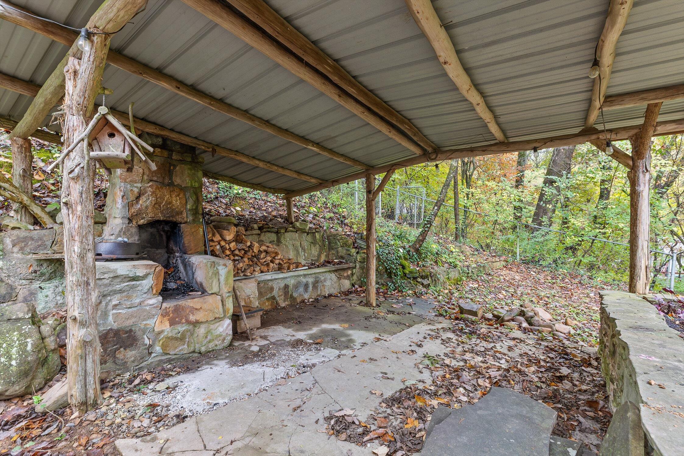 Chattanooga, Tennessee 37405, United States, 2 Bedrooms Bedrooms, ,1 BathroomBathrooms,Residential,Pending,235987