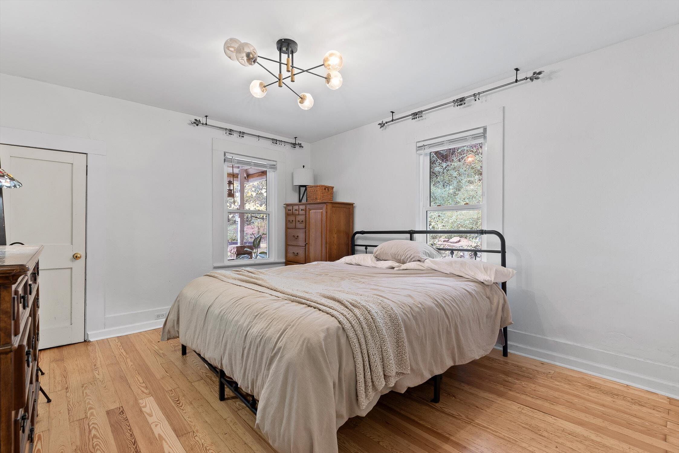 Chattanooga, Tennessee 37405, United States, 2 Bedrooms Bedrooms, ,1 BathroomBathrooms,Residential,Pending,235987