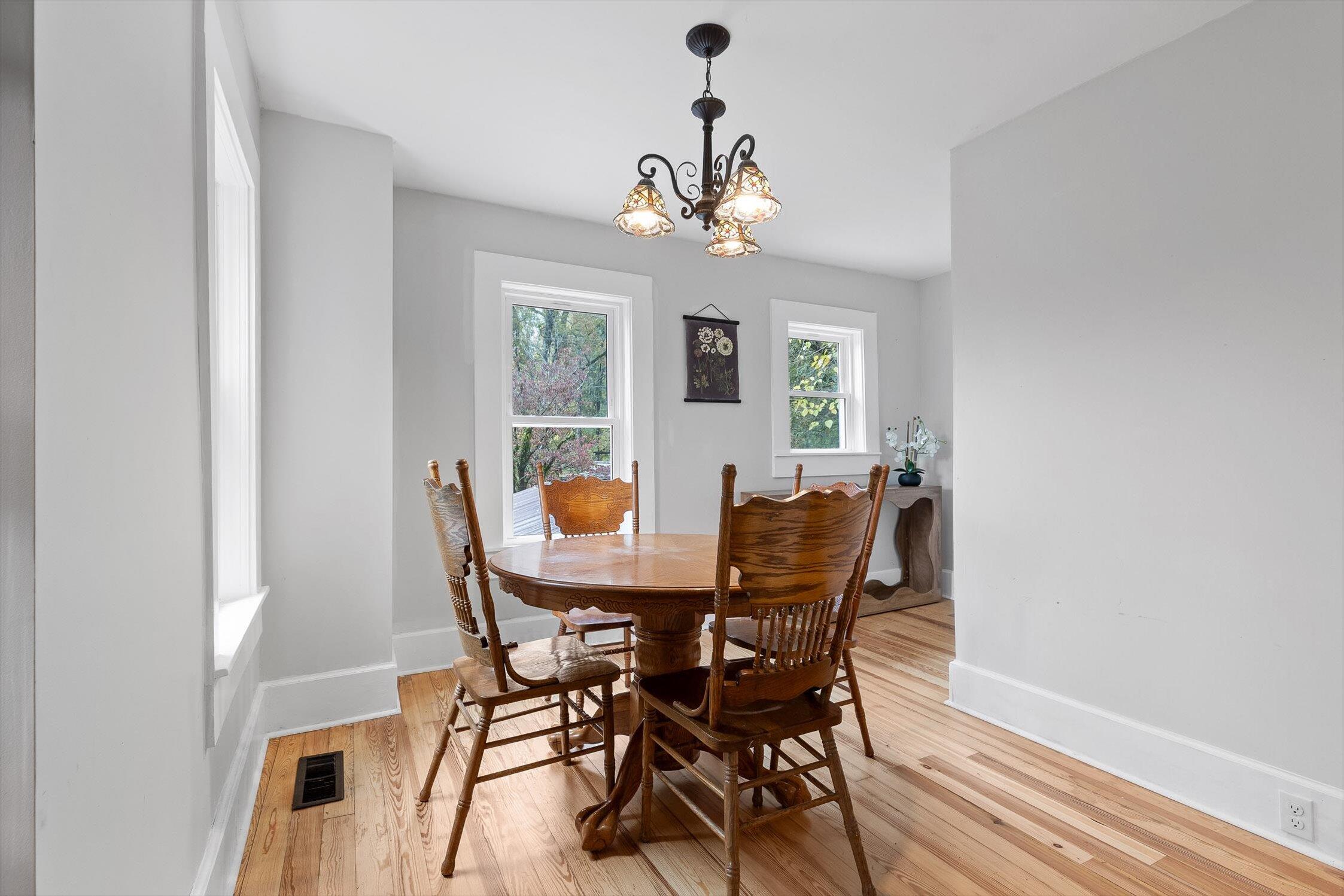 Chattanooga, Tennessee 37405, United States, 2 Bedrooms Bedrooms, ,1 BathroomBathrooms,Residential,Pending,235987