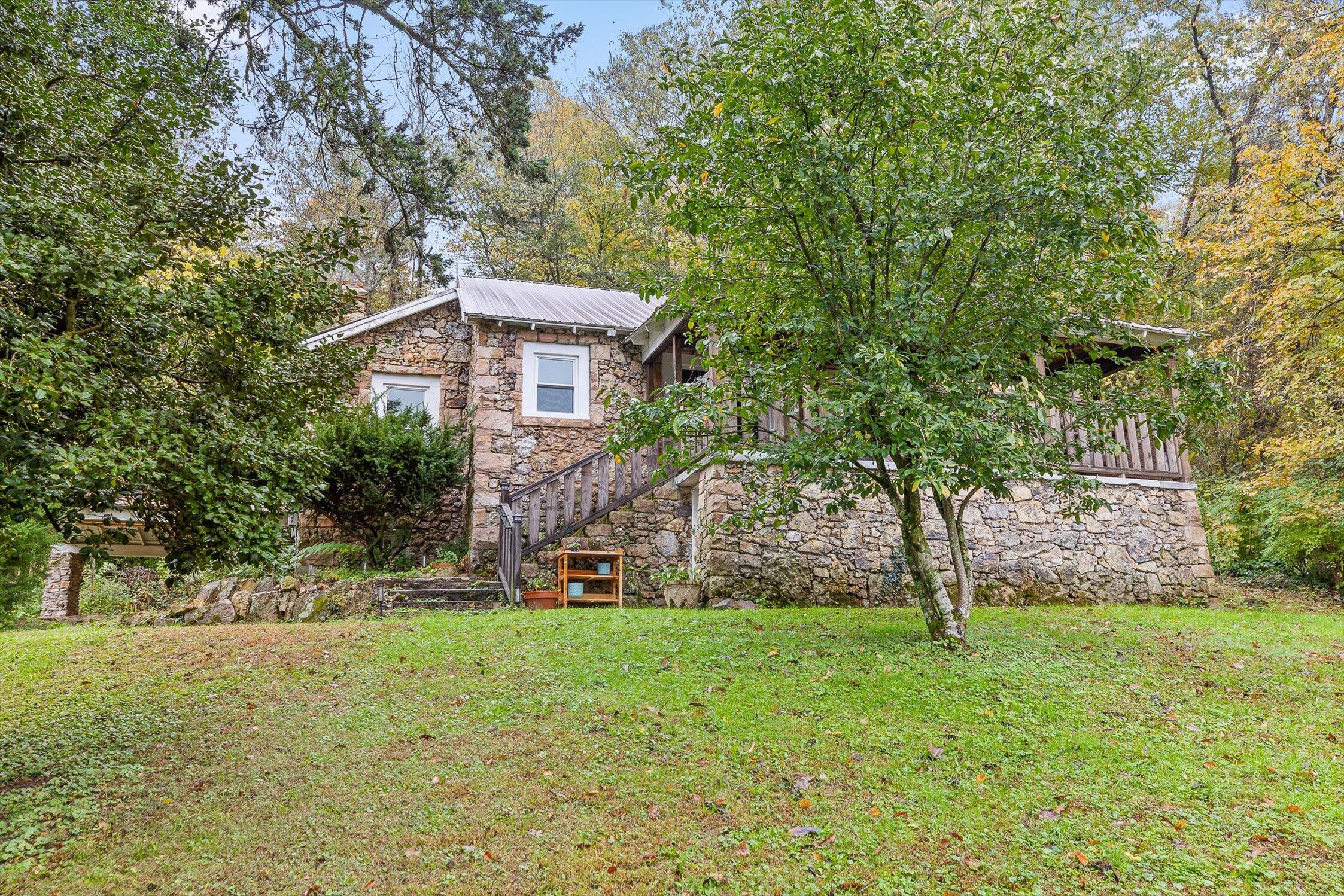 Chattanooga, Tennessee 37405, United States, 2 Bedrooms Bedrooms, ,1 BathroomBathrooms,Residential,Pending,235987