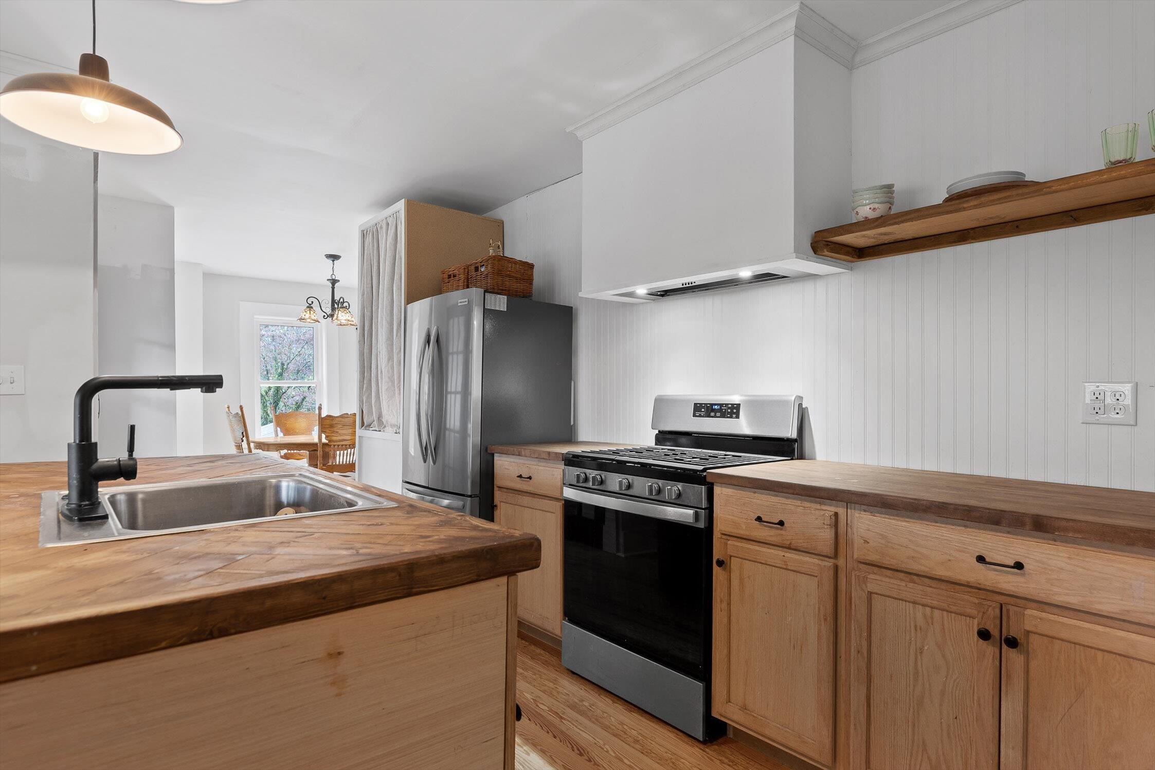 Chattanooga, Tennessee 37405, United States, 2 Bedrooms Bedrooms, ,1 BathroomBathrooms,Residential,Pending,235987