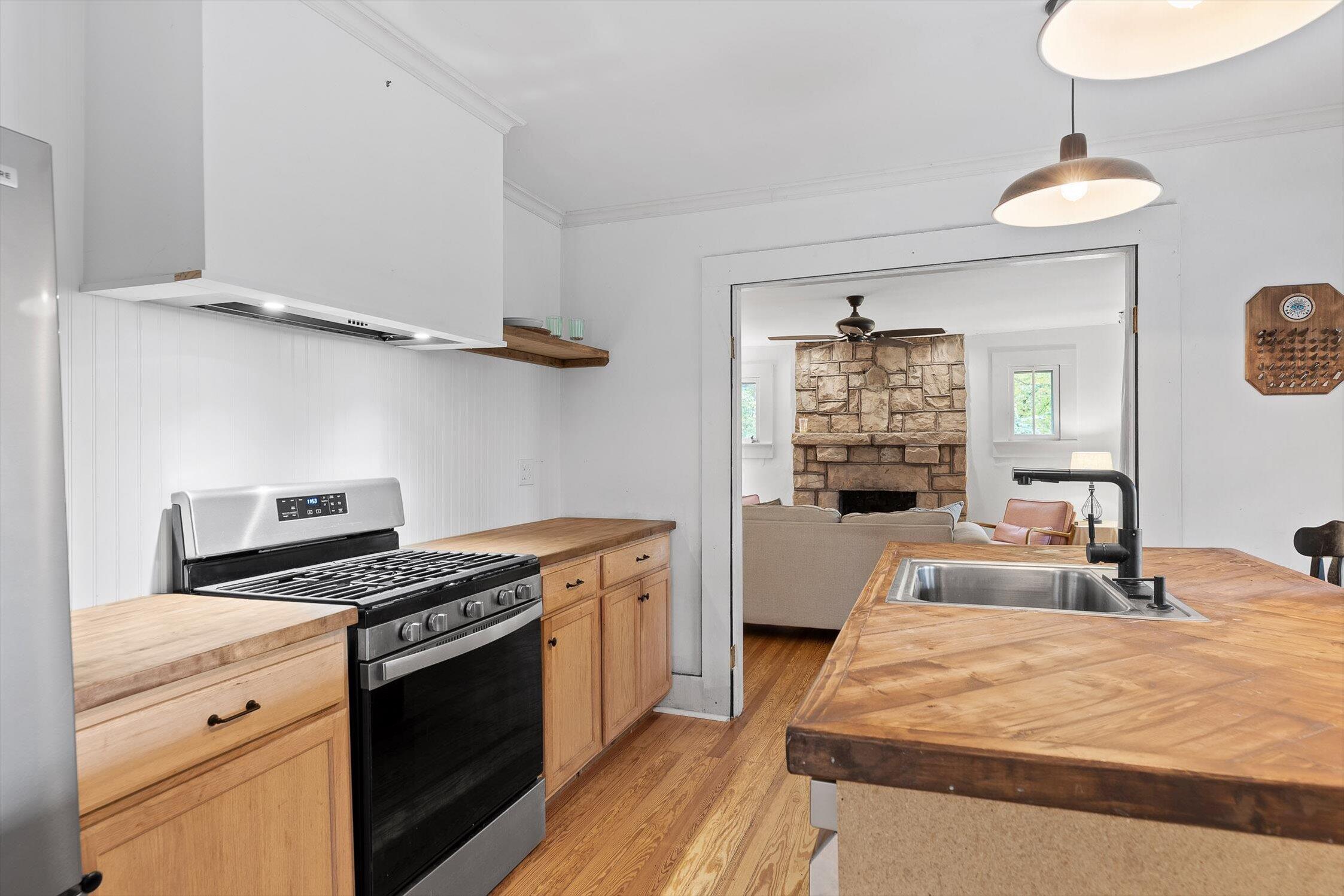 Chattanooga, Tennessee 37405, United States, 2 Bedrooms Bedrooms, ,1 BathroomBathrooms,Residential,Pending,235987