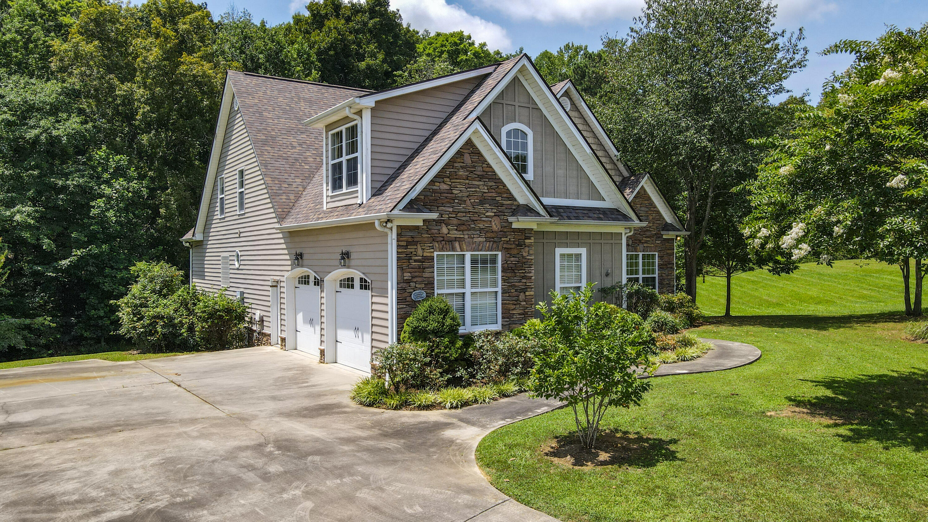 355 Leatha Lane NW