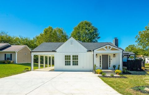 Photo of 235 Guyler Street, Ringgold, GA 30736 (MLS # 1523830) Photo of 235 Guyler Street, Ringgold, GA 30736 (MLS # 1523830)