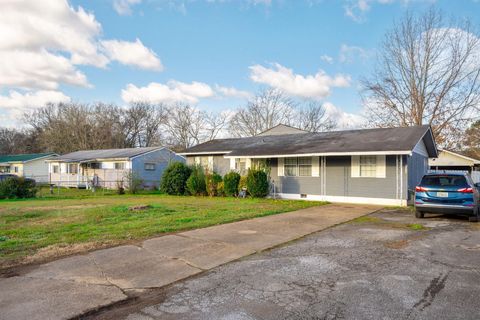 Tiny photo for 1313 E Sherry Drive, Rossville, GA 30741 (MLS # 1527673)