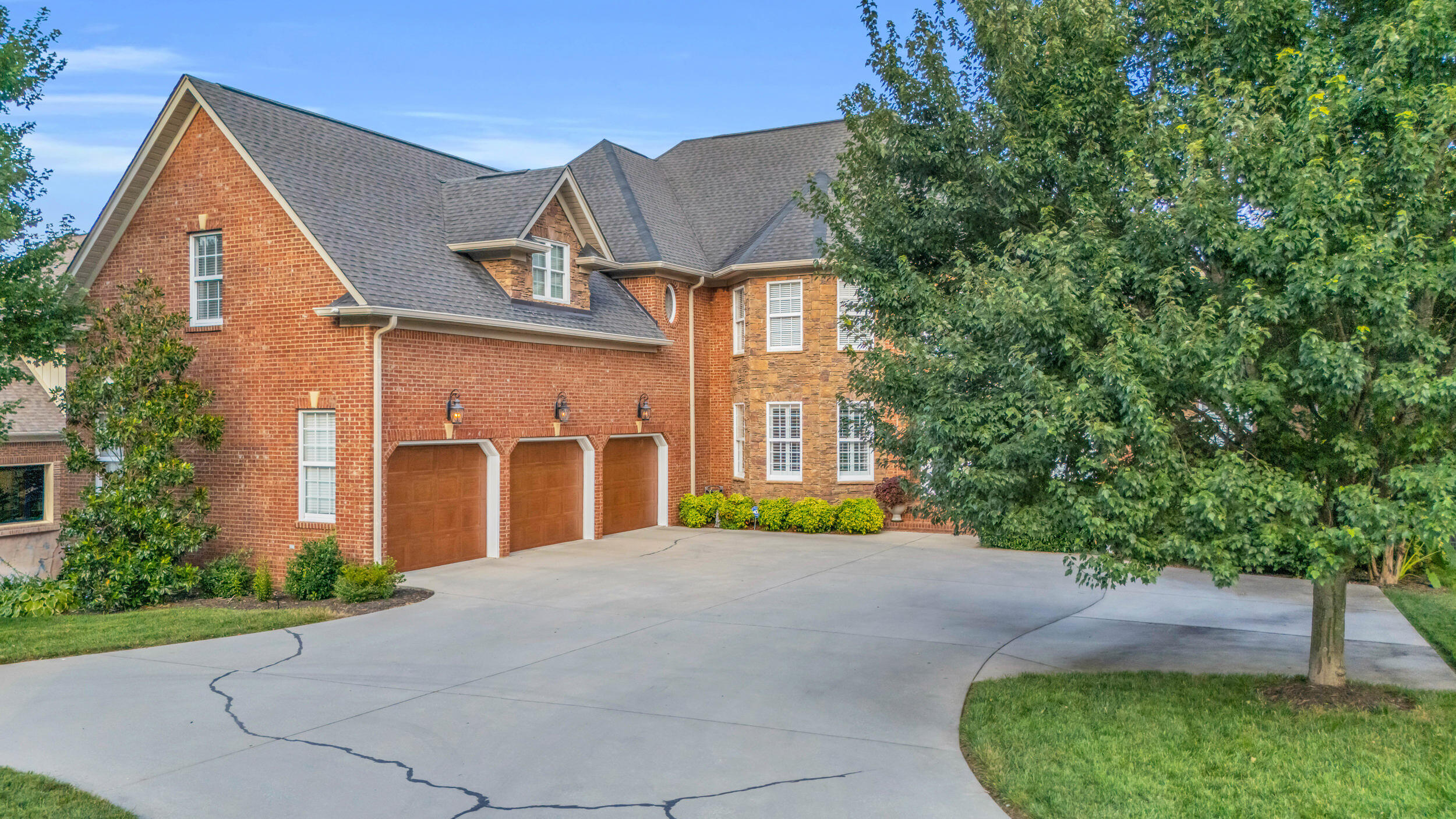 7452 Splendid View Drive