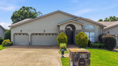 Photo of 5908 Rainbow Springs Drive, Chattanooga, TN 37416 (MLS # 1540578)