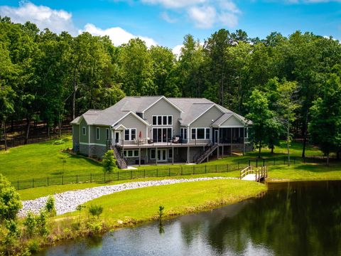 Homes For Sale - 10690 Lost Lake Circle<br/> Ooltewah, TN 37363